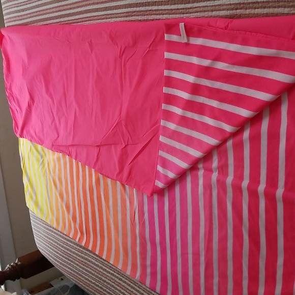 Victoria's Secret Beach Blanket - Never Used - Picture 11 of 12